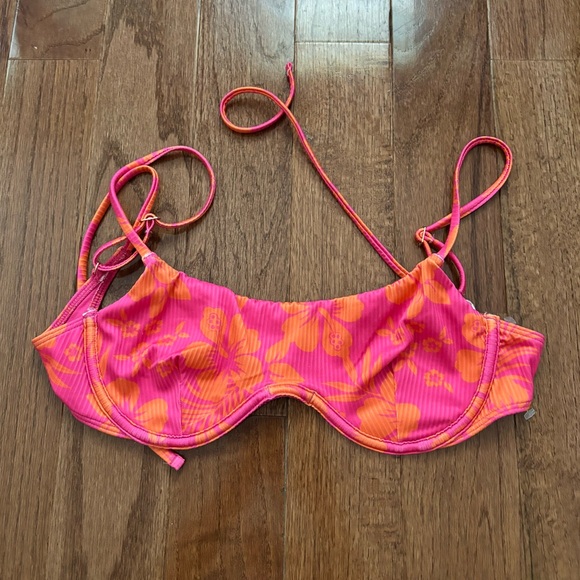 NWOT Hollister co. ribbed pink and orange tropical floral bikini top - Picture 2 of 6
